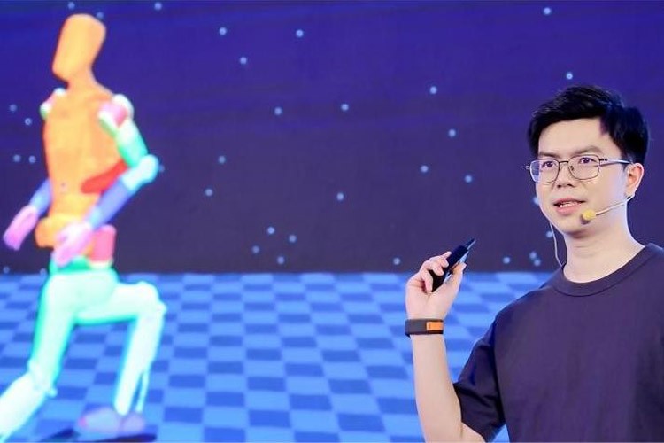 天才少年稚晖君必一·运动机器人走路进场！AI模型做大脑，目标售价20万以内