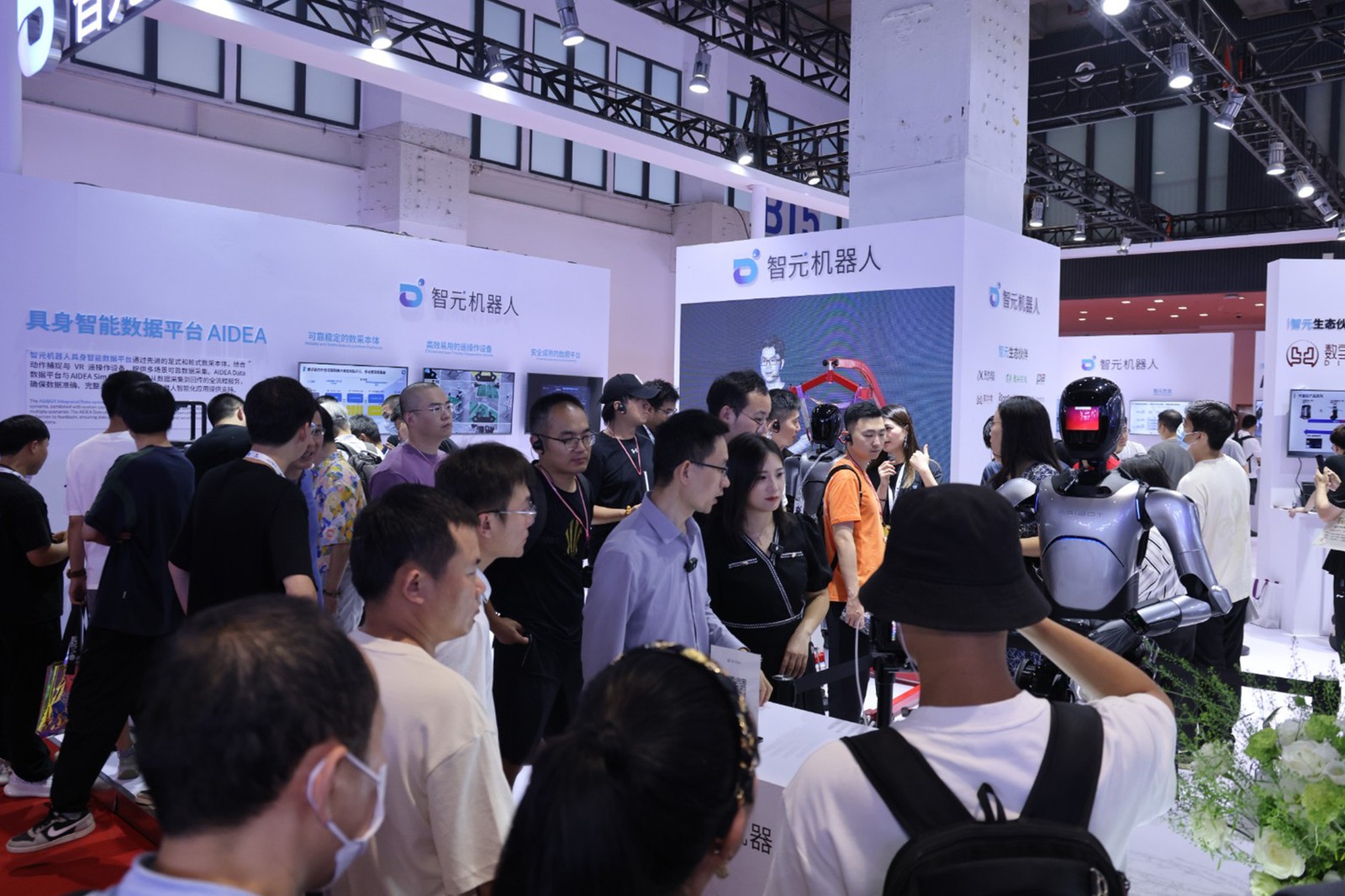 必一·运动机器人亮相世界机器人大会WRC