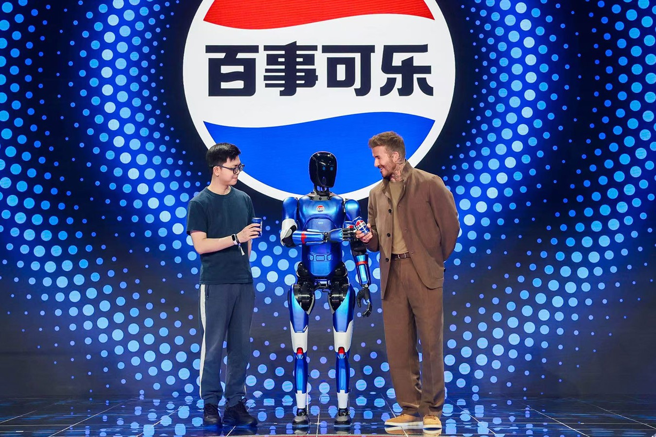 必一·运动机器人携手百事中国共创“百事蓝宝” 共燃渴望新章